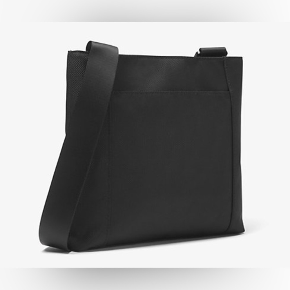 Men’s MICHAEL KORS Travis Messenger Bag black nylon crossbody - Picture 2 of 15